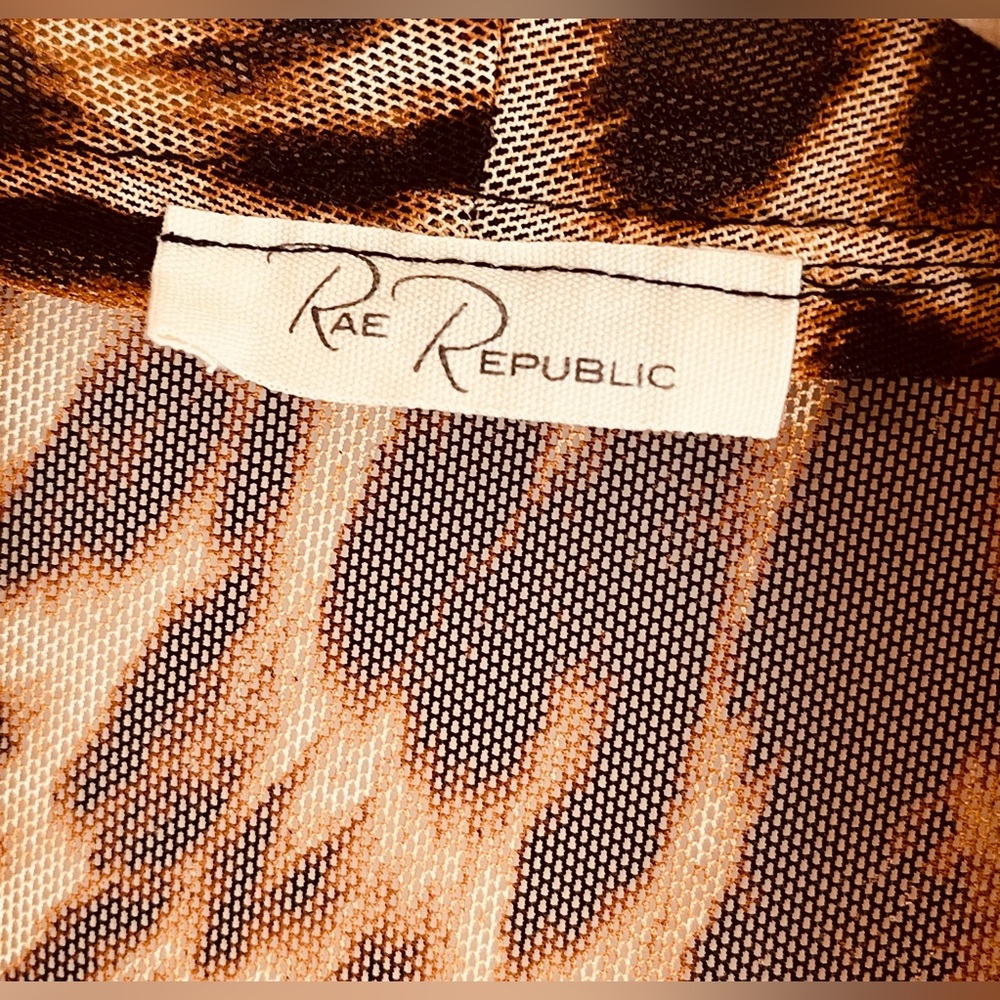 Rae Republic Leopard Print Open Front Kimono Medium - Picture 3 of 4